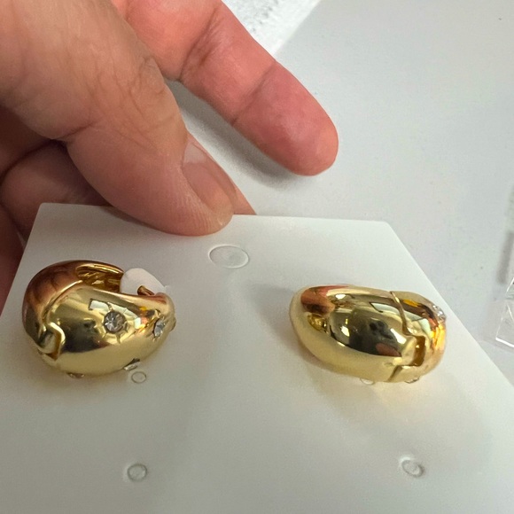 Minimalist Water Drop Rhinestones Earrings (Gold Tone) - Picture 14 of 14